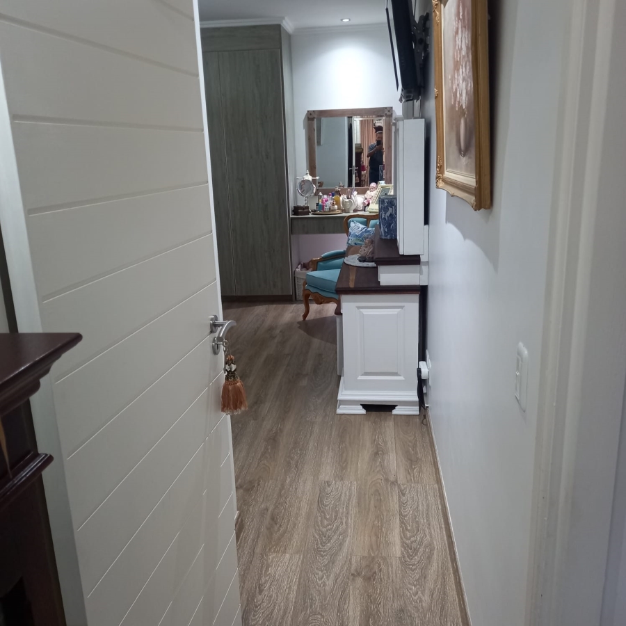 4 Bedroom Property for Sale in Menkenkop Western Cape